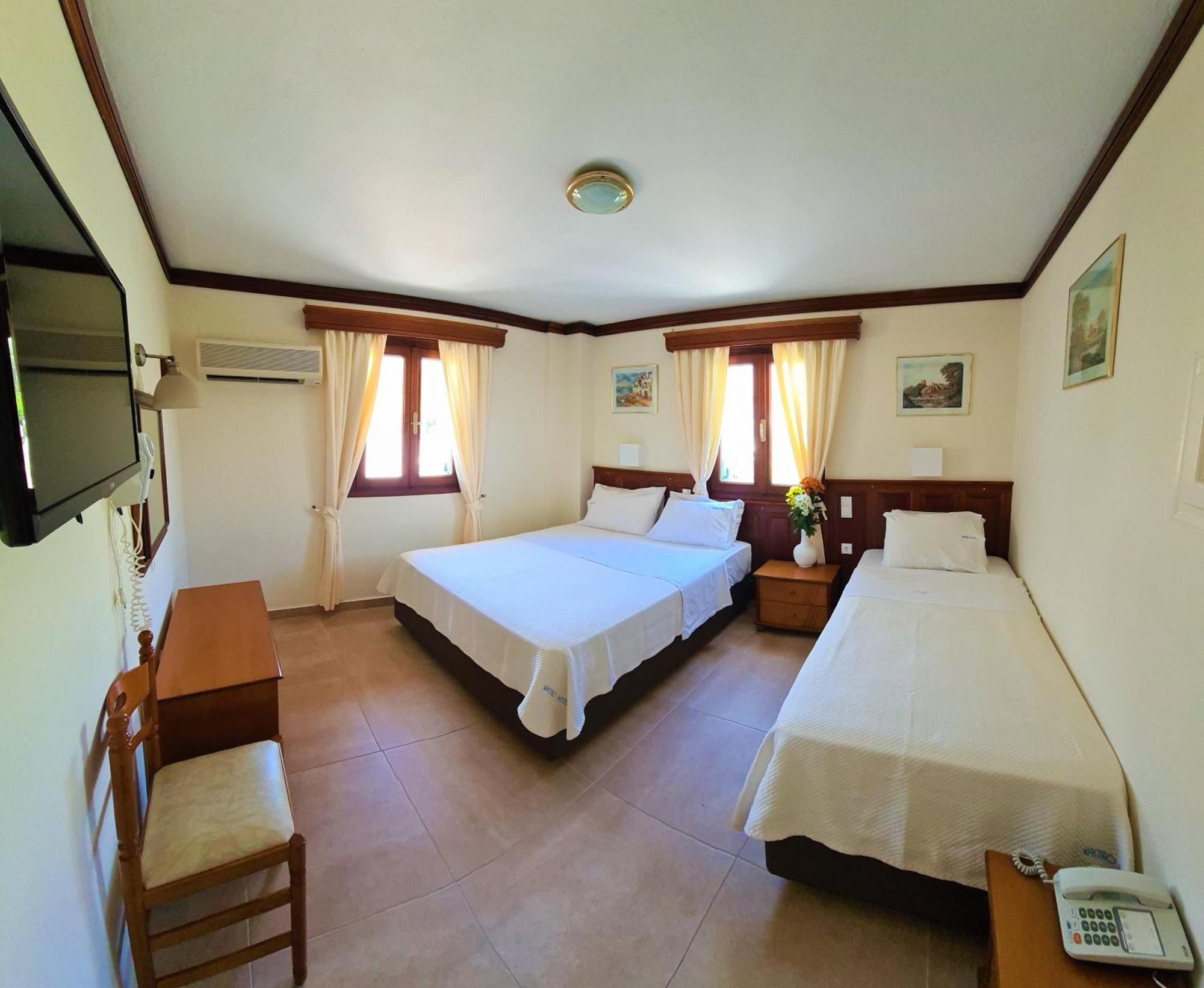 Kastro Hotel 스페체스 객실 사진